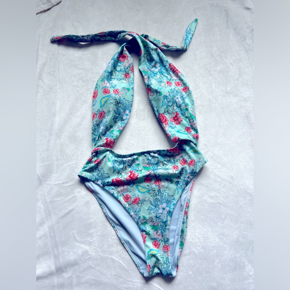 Victoria’a Secret Large turquoise patterned swimsuit, worn just once!!